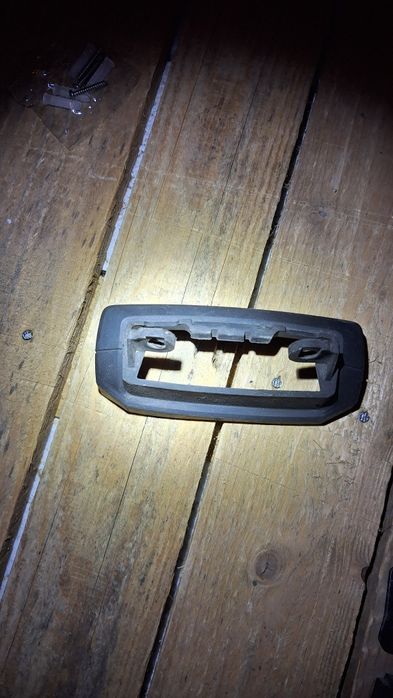 Vind sistem fixare bare transversale Thule pentru Peugeot 207