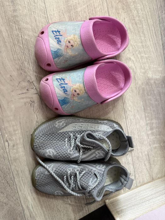 Обувь доя девочки 2000 тенге за обе пары