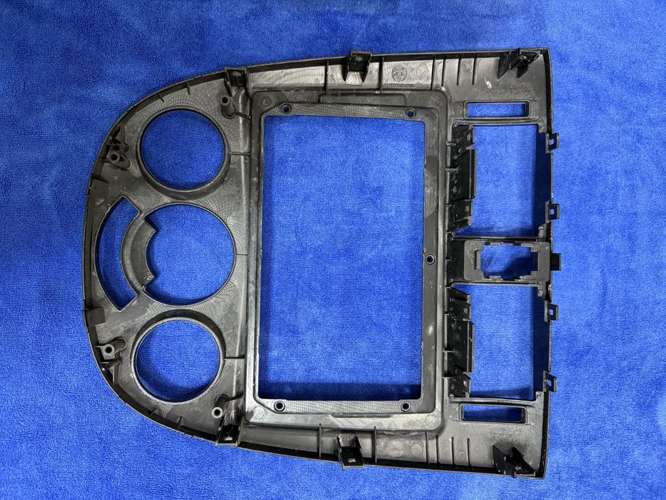 Gentra tesla manitor ramka 9