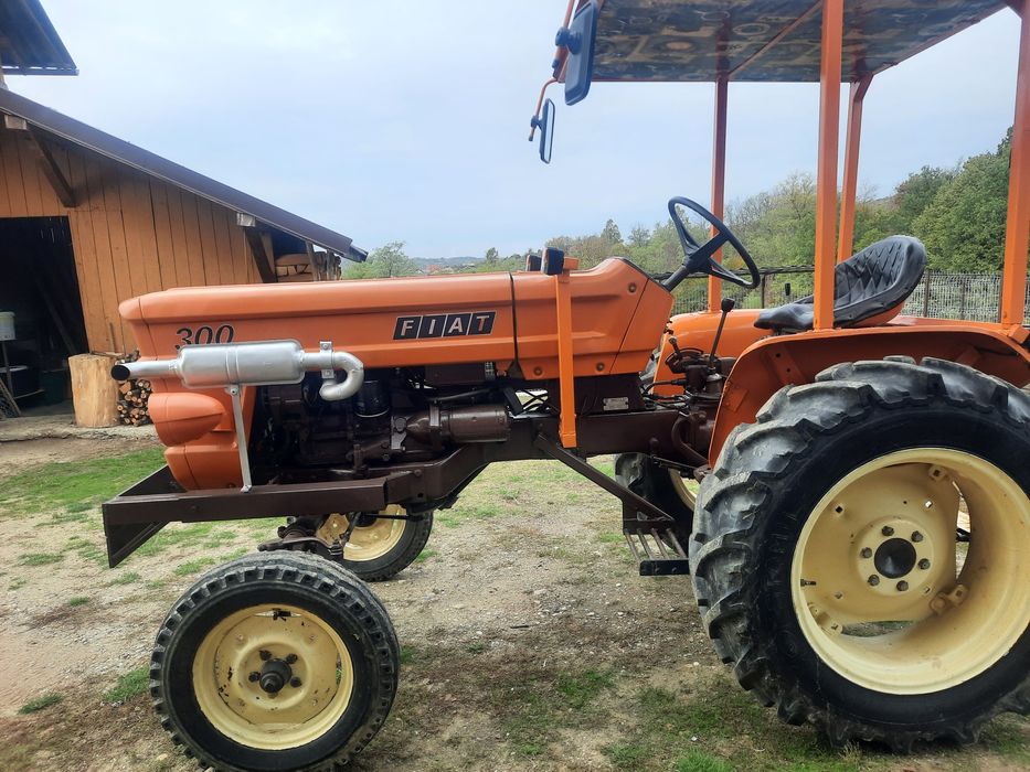 Tractor fiat 300
