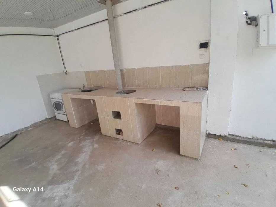 Hovli (dacha) sotiladi — gaz, svet va suv bor