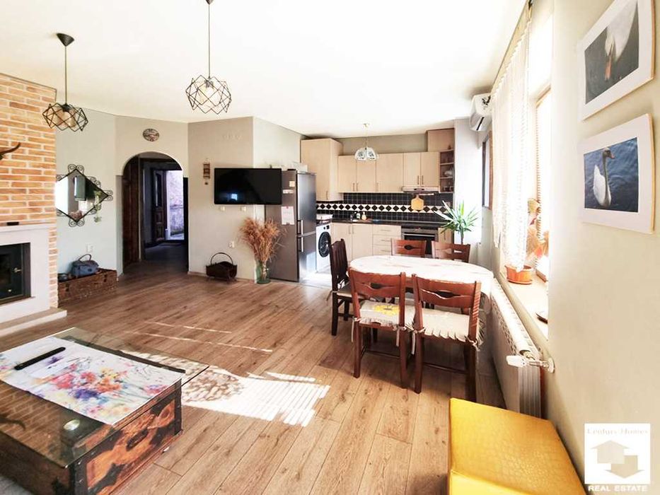 105598 ЕКСКЛУЗИВНО! Панорамен етаж от къща в центъра на Велико Търново