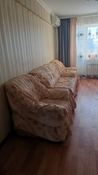 Продается диван с 2 креслами