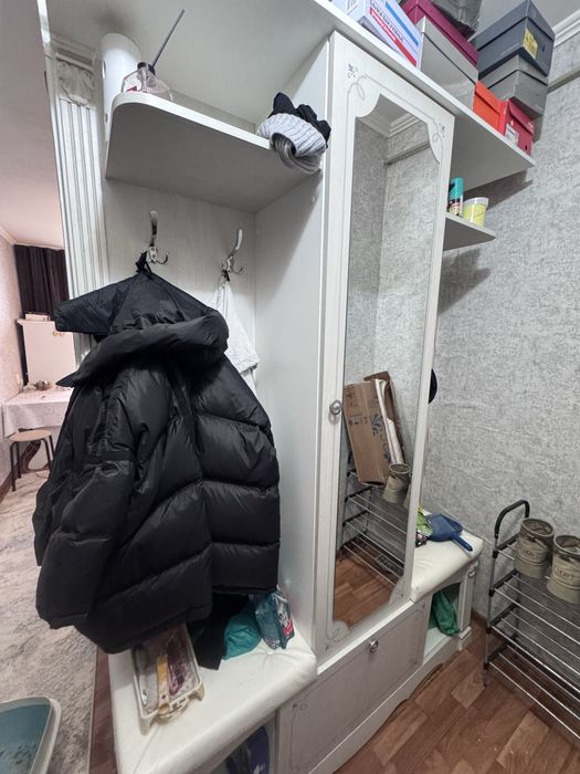 Шкаф для прихожей 10000тысяч