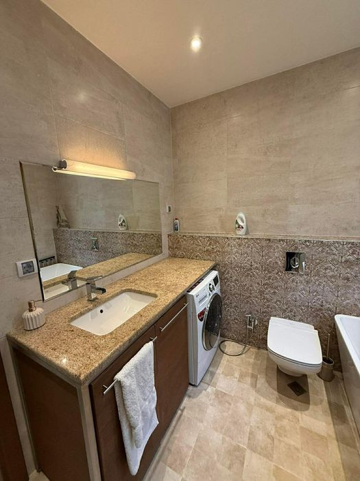 Дава се под наем Тристаен апартамент в София, Център - 100 кв.м за 1196.97 € - Снимка #11