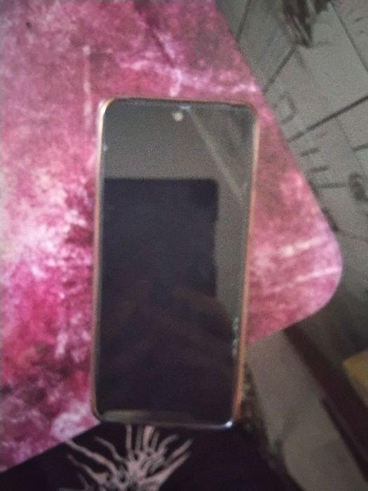 Продам телефон Vivo Y28