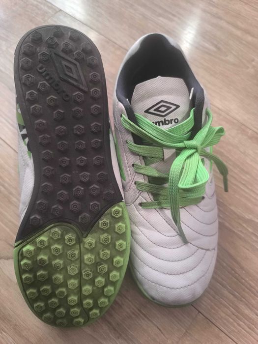 Детски стоножки футболни обувки Umbro 35номер