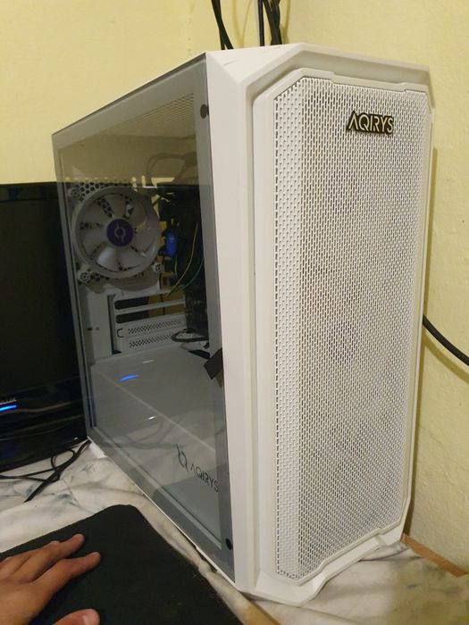 Vând unitate pc gaming