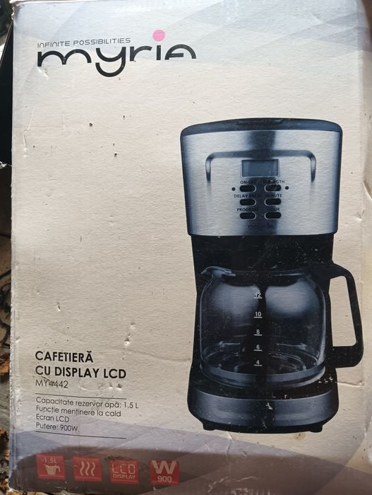 Vând 2 cafetiere intro stare foarte buna 1 este 150 bucata ambele  250 2 bucăți trimit și in tara