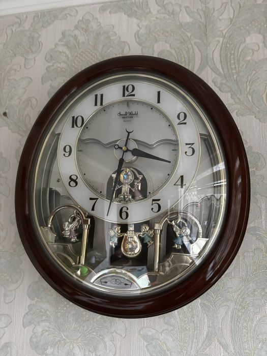 Часы настенный новый состояние отличное