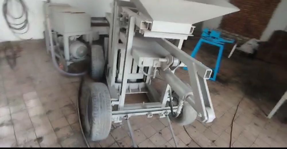 Станок  саманный кирпич