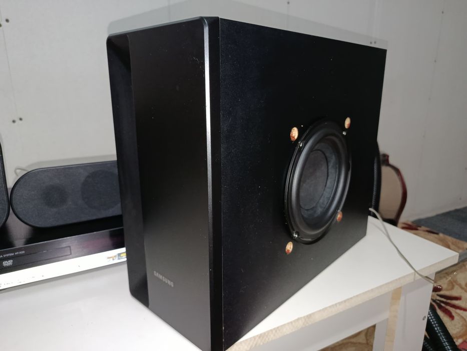 Домашный кинотеатр Samsung HT-X20  в отличном состоянии
