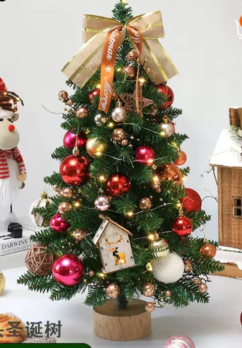 Елка с игрушками