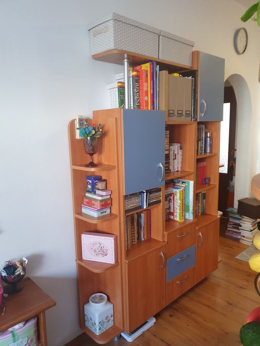 Продавам  Секция етажерка