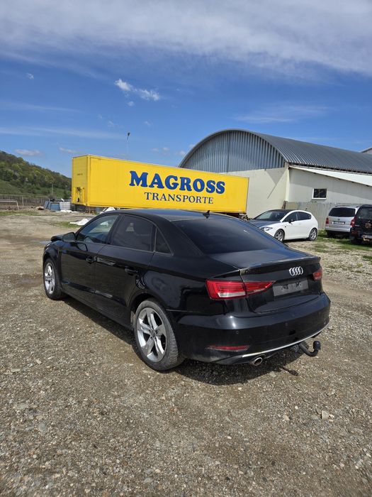 Audi A3 sedan 2018 usor avariat