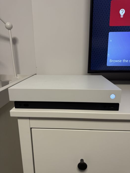 Se vinde [Xbox one x]