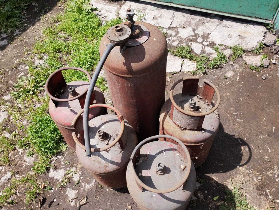 Газовые баллоны.