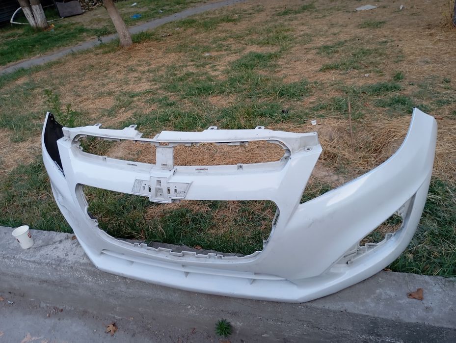 Spark Banfer faqat oldida ozroq yirtig'i bor