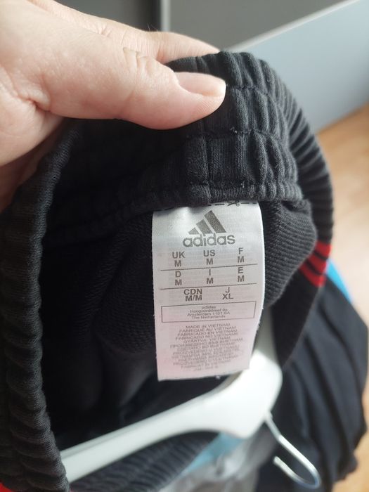 Pantaloni Adidas mărimea M