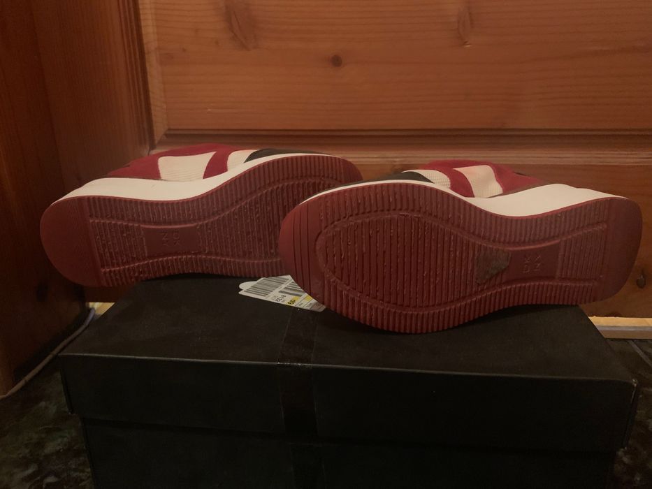 Маратонки DKNY червено, бяло и черно