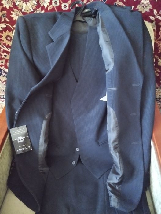 Кастюм  тройка  размер 54.