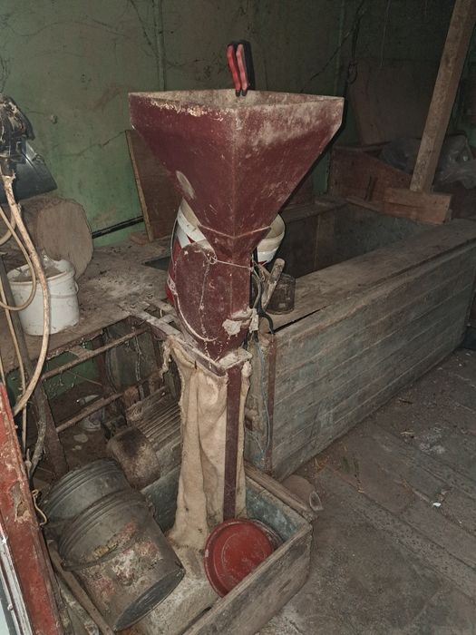 Moara și masa circular