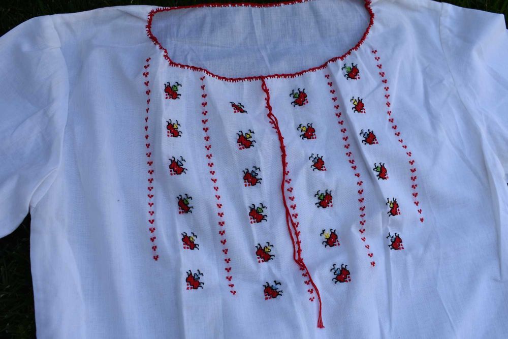 риза за носия със шевици