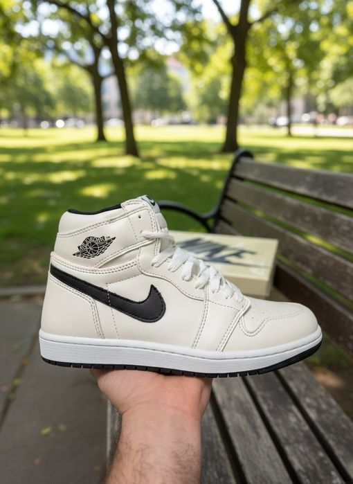 Adidasi Nike Jordan 1 High Essentials