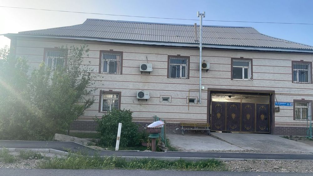 2 қабатты  үлкен уй сатылады