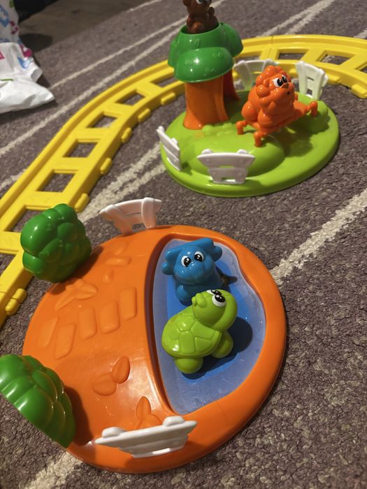 Jucarie electronica vorbitoare Chicco Trenuletul aventurii ABC - FR/EN