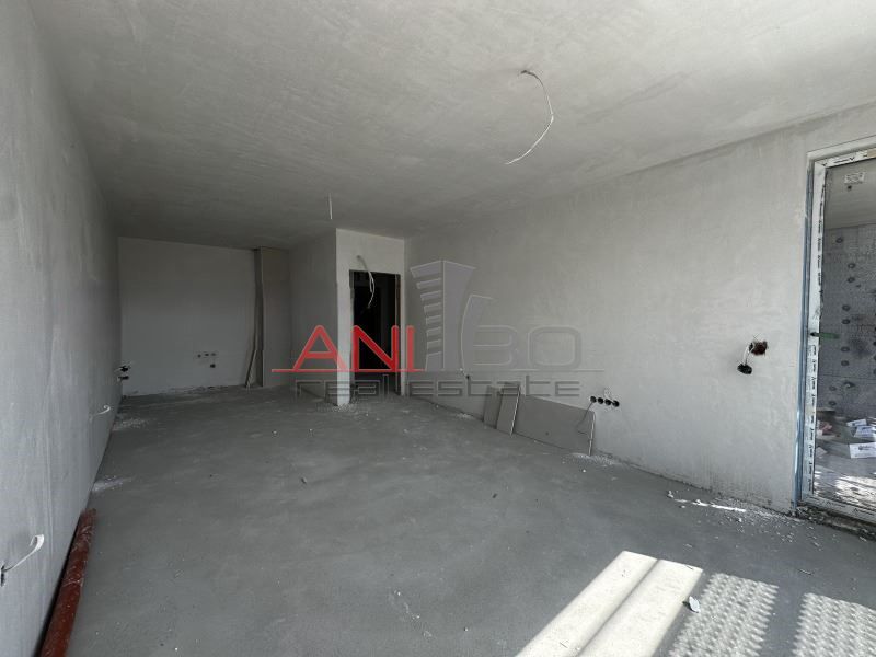 Продава се Двустаен апартамент в Варна, Цветен квартал - 71 кв.м за 1185 €/кв.м - Снимка #2