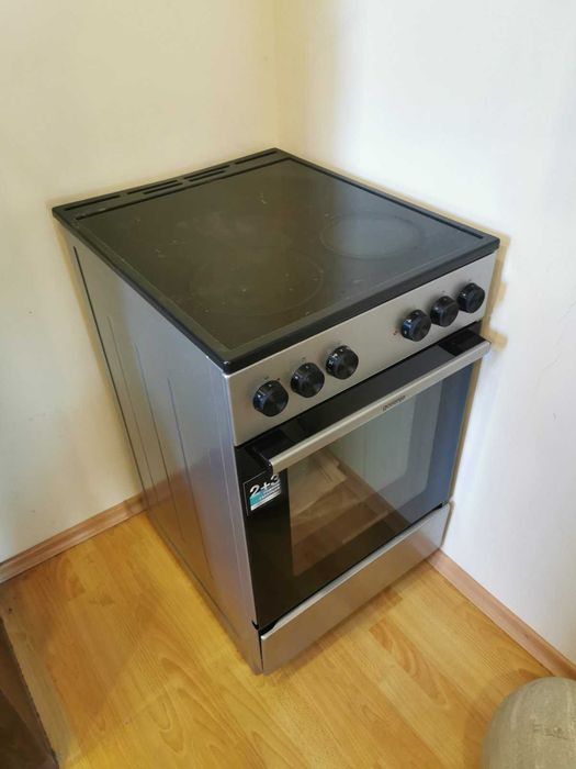Продавам Готварска печка (ток) Gorenje GEC5A61SG, INOX , котлони- Керамични