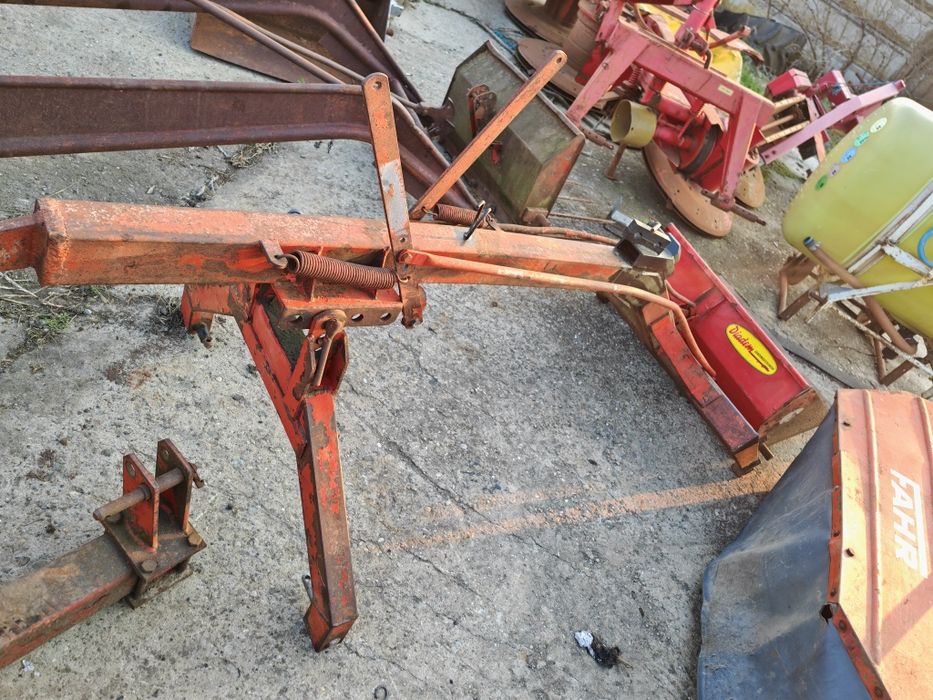 Încărcător în tiranți cu cupa- furci