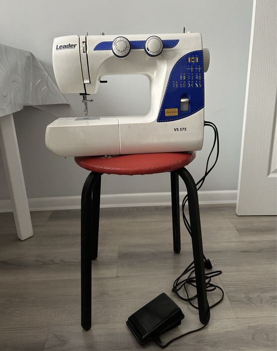 Швейная машина Leader