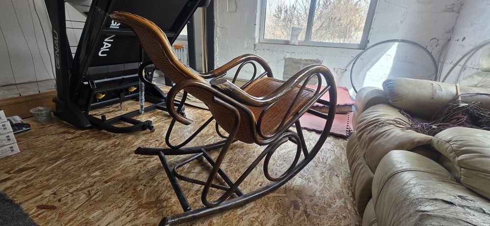 Кресло качалка деревянная