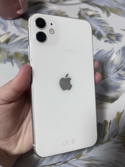 Продам Айфон 11 память 64гб
