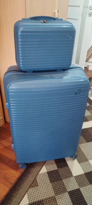 Чемодан в отличном состоянии