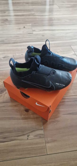 Детски футболни обувки Nike размер 29