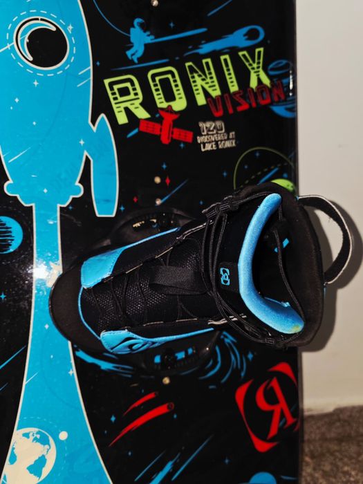Wakeboard Ronix Vision 120 / placa + boots (2024)