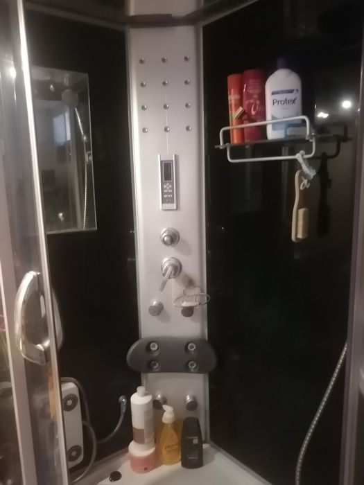 Cabina dus cu hidromasaj pentru spate și picioare cu radio incorporat și luminițe, clădită adâncă pe colt