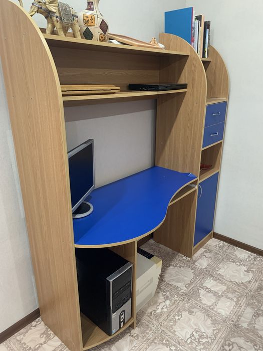 Отдам даром компьютерный стол