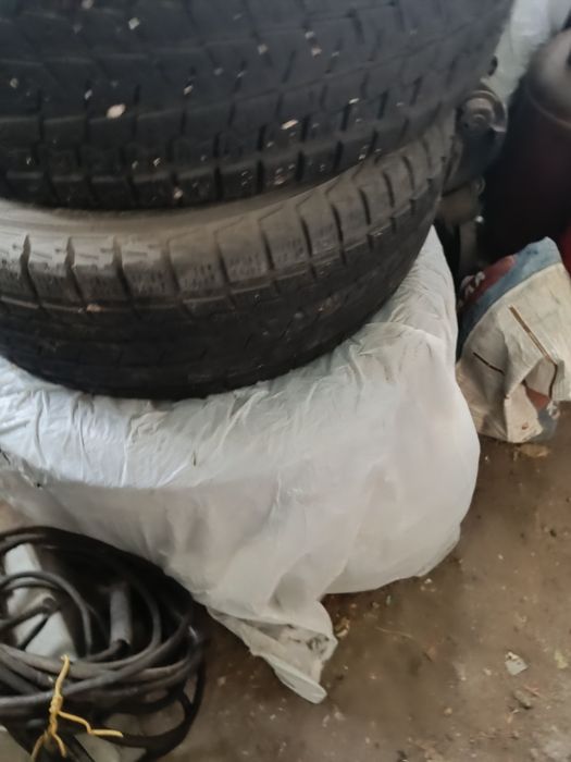 Продам шины б/у в хорошем состоянии