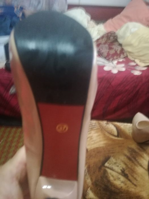 Vand pantofi de dama