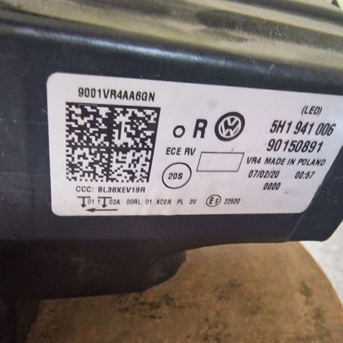 VW GOLF 8  LED 2020 ляв и десен фар