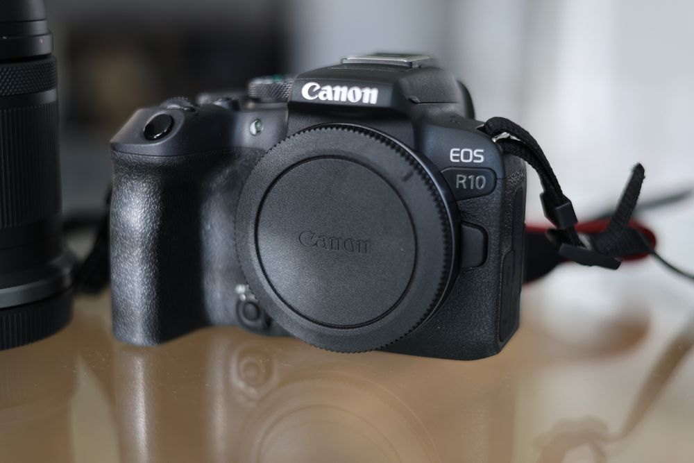 Canon R10 + Обектив Rf-s 18-150 mm.