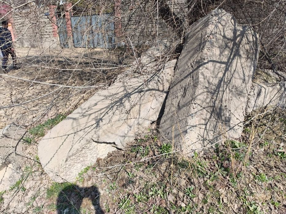 Бетонные блоки много