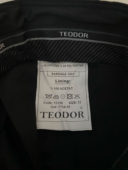 Мъжки костюм TEODOR номер 52 и риза PIERLUCCI M