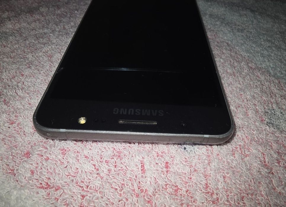 Vand un telefon cu android 7