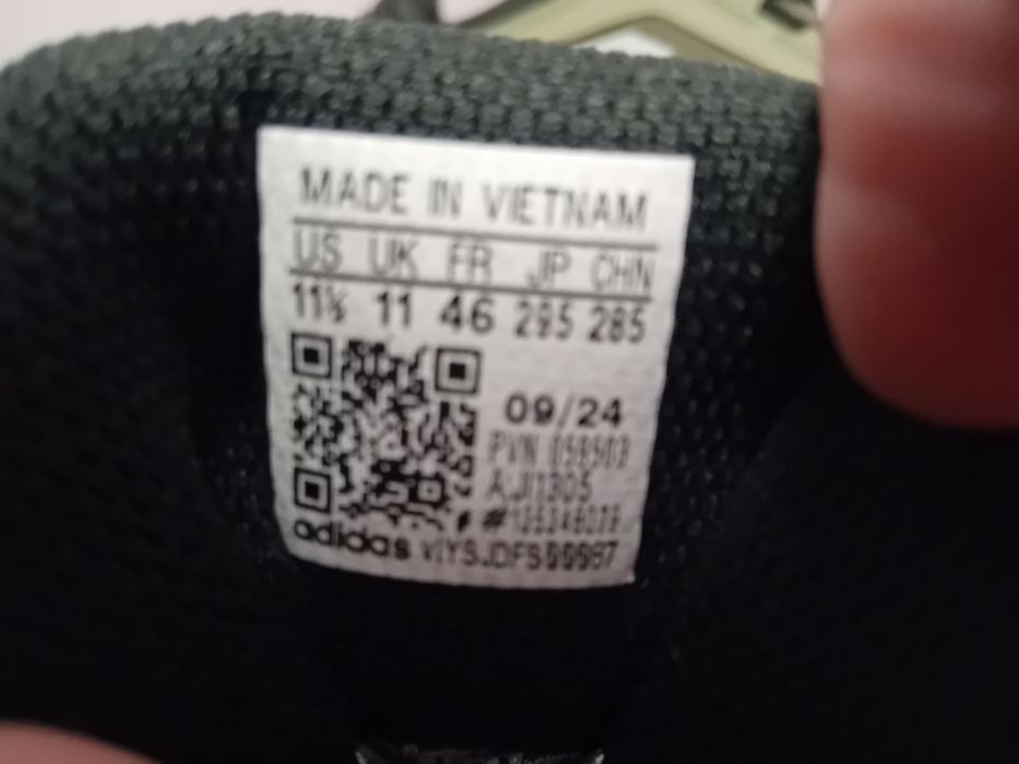 Маратонки Adidas номер 46