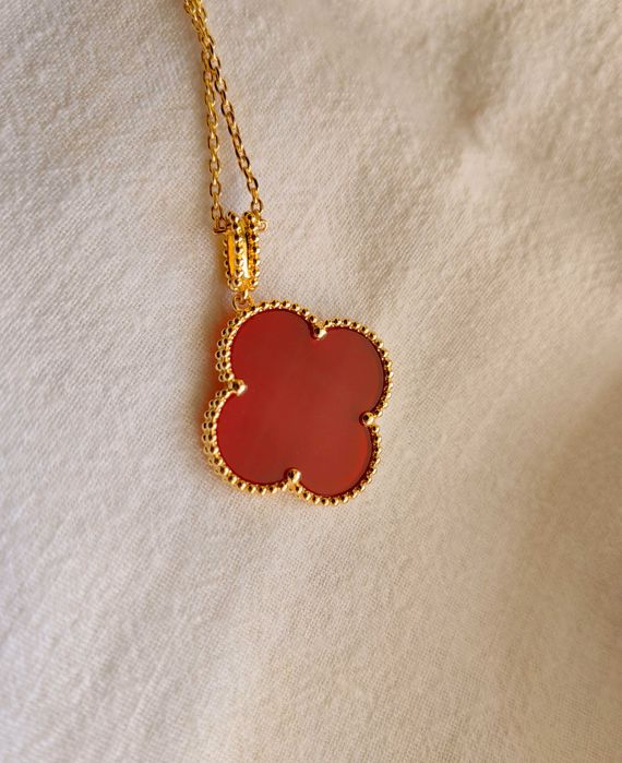 Дълго дамско колие с голяма детелина от червен карнелин, Van Cleef VCA